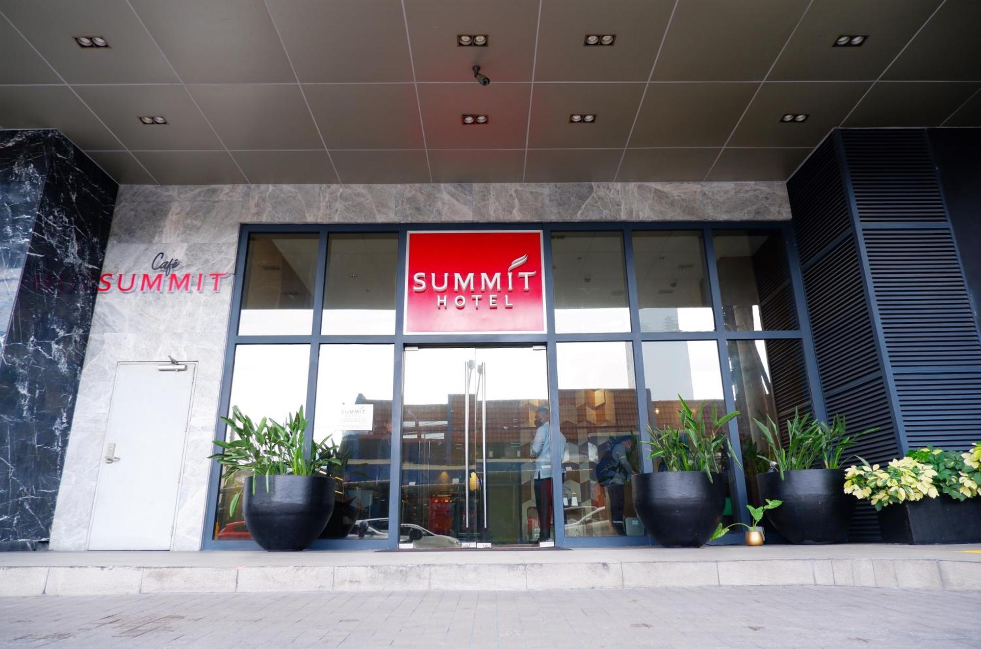Summit Hotel Greenhills Quezon City Exterior photo