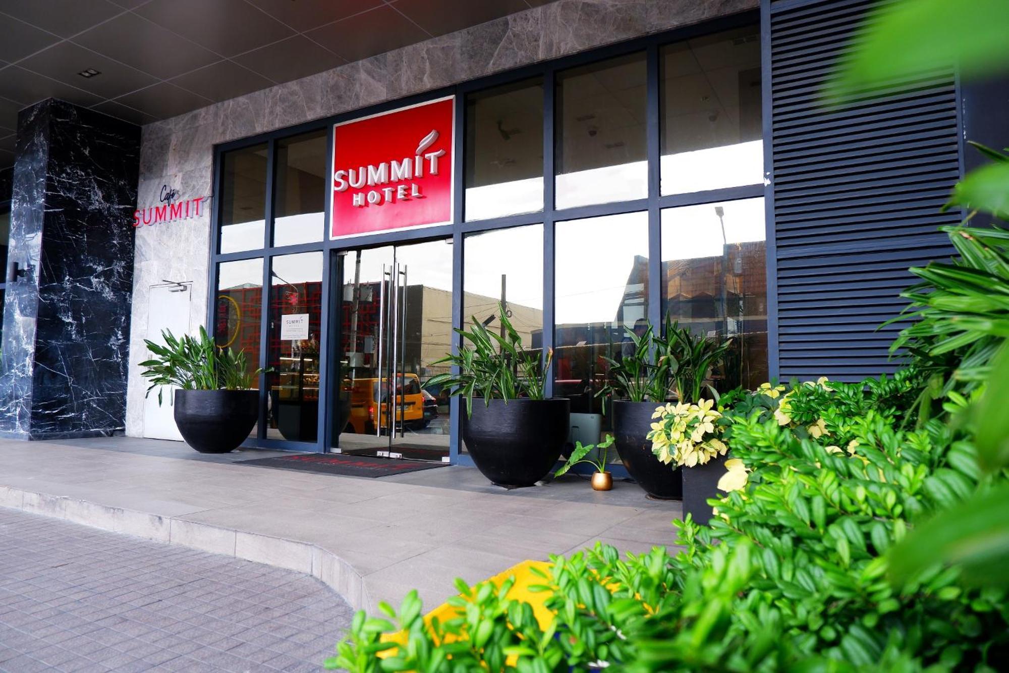 Summit Hotel Greenhills Quezon City Exterior photo