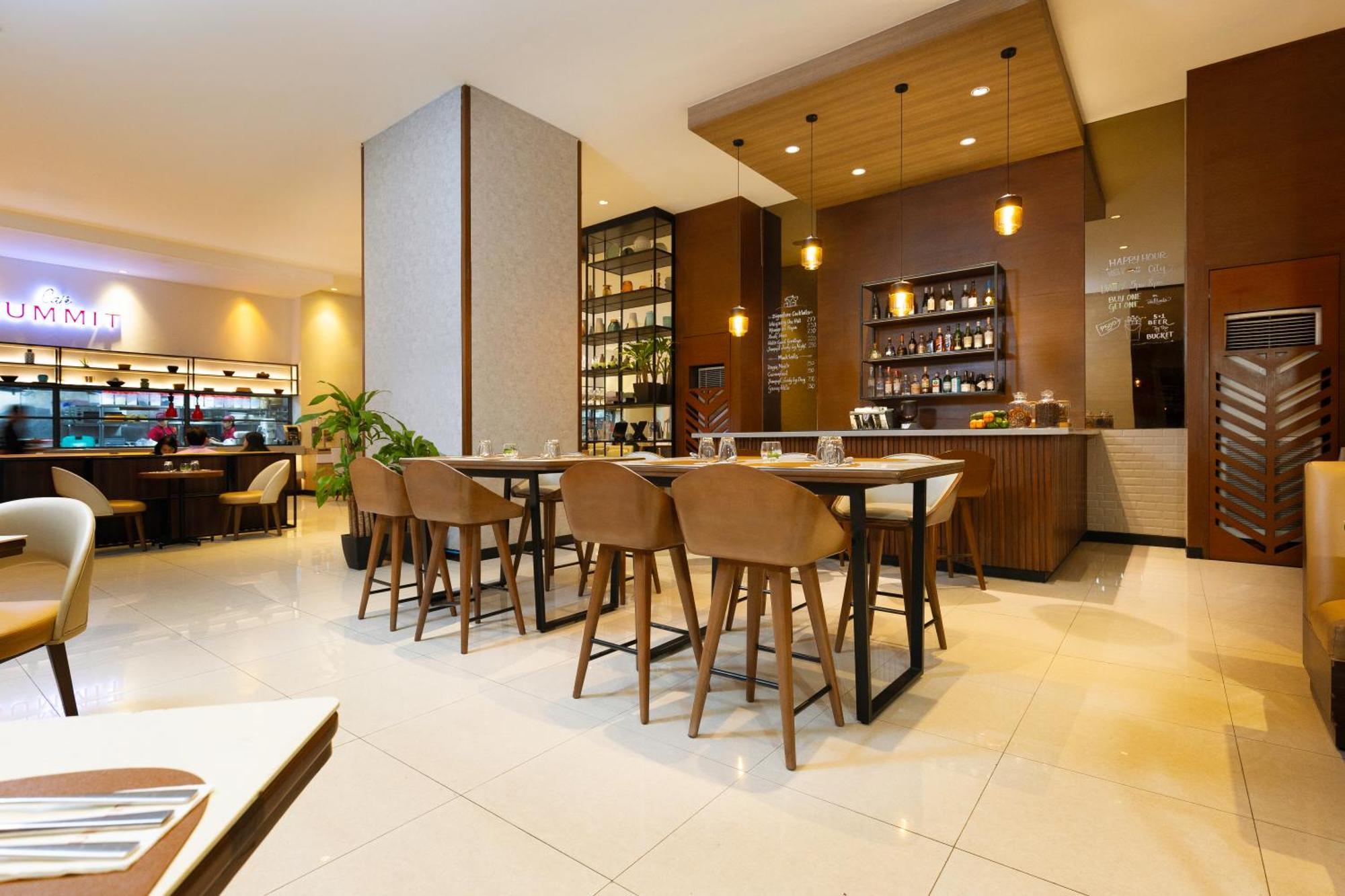 Summit Hotel Greenhills Quezon City Exterior photo