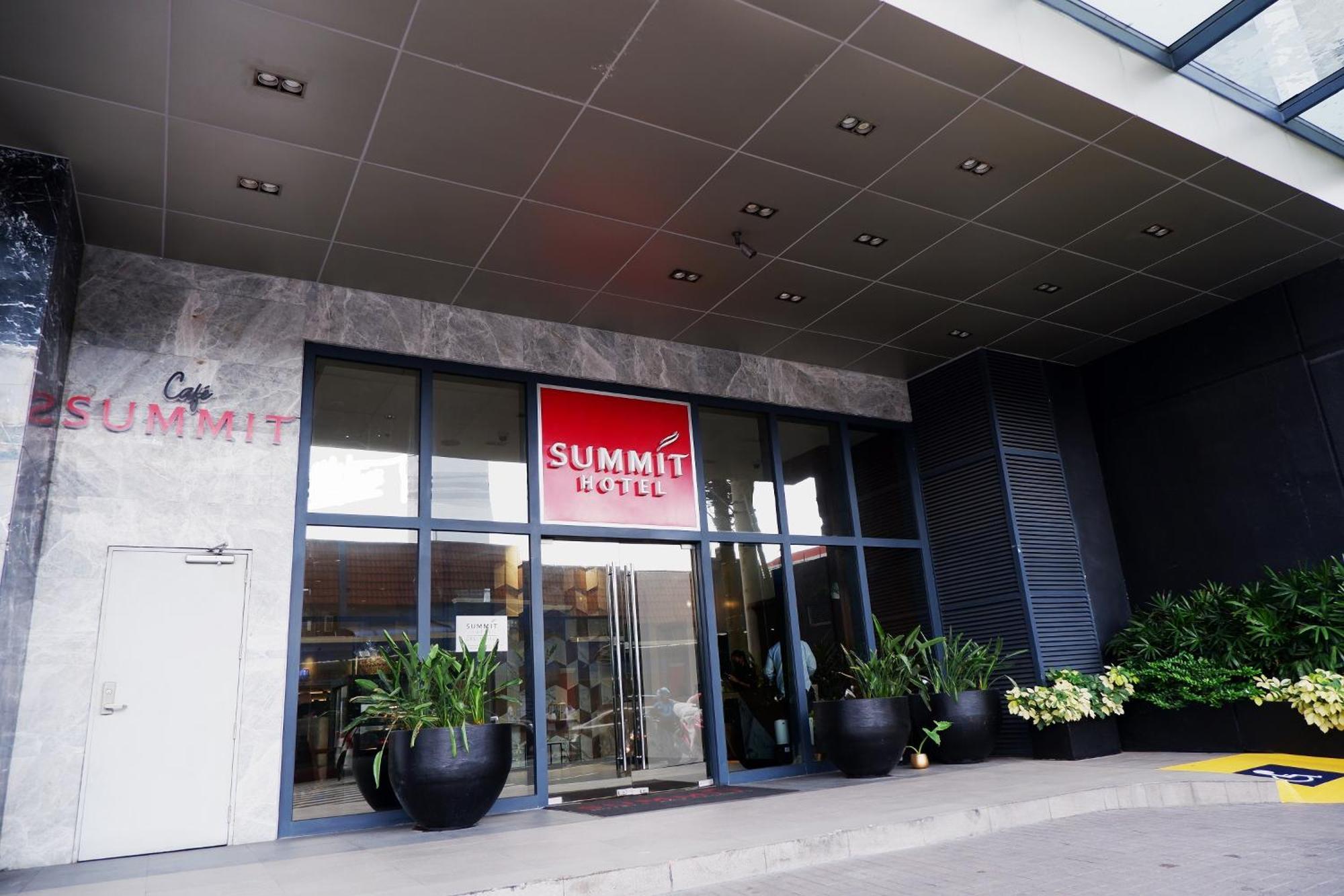 Summit Hotel Greenhills Quezon City Exterior photo